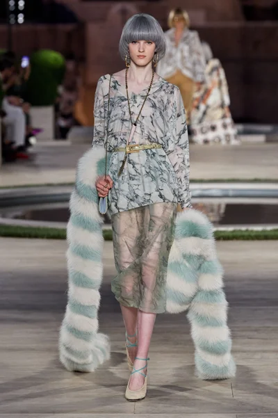 Look 5
